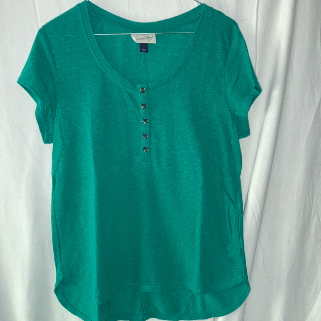 Universal Thread 1/4 Length Button Down Tee